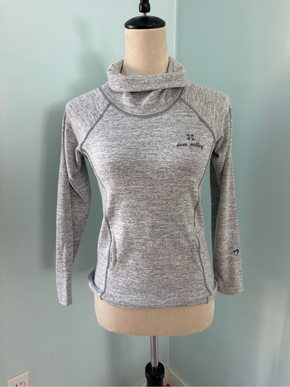 KÜHL Deer Valley Pullover Womens M Gray Cowl Neck Space Dye Ski Resort Outdoor